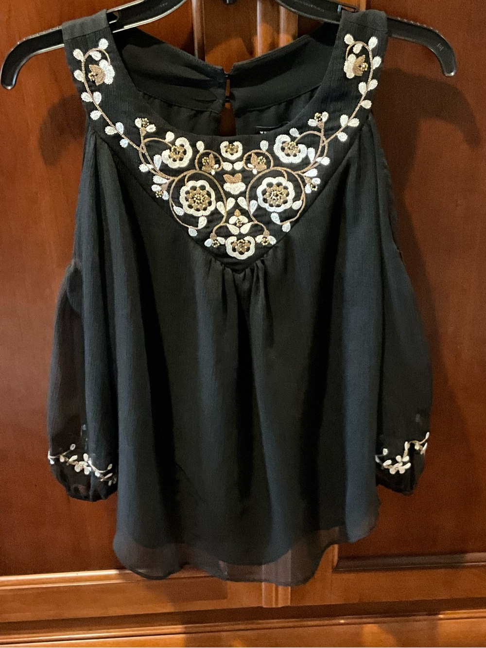 White Hose Black Market Embroidered Black Cold-Shoulder Blouse Size Xsmall